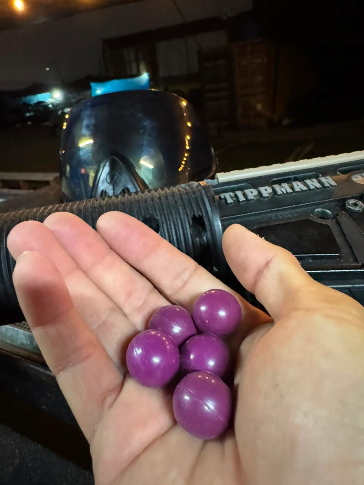 Paintballs y marcadora Tippmann del club